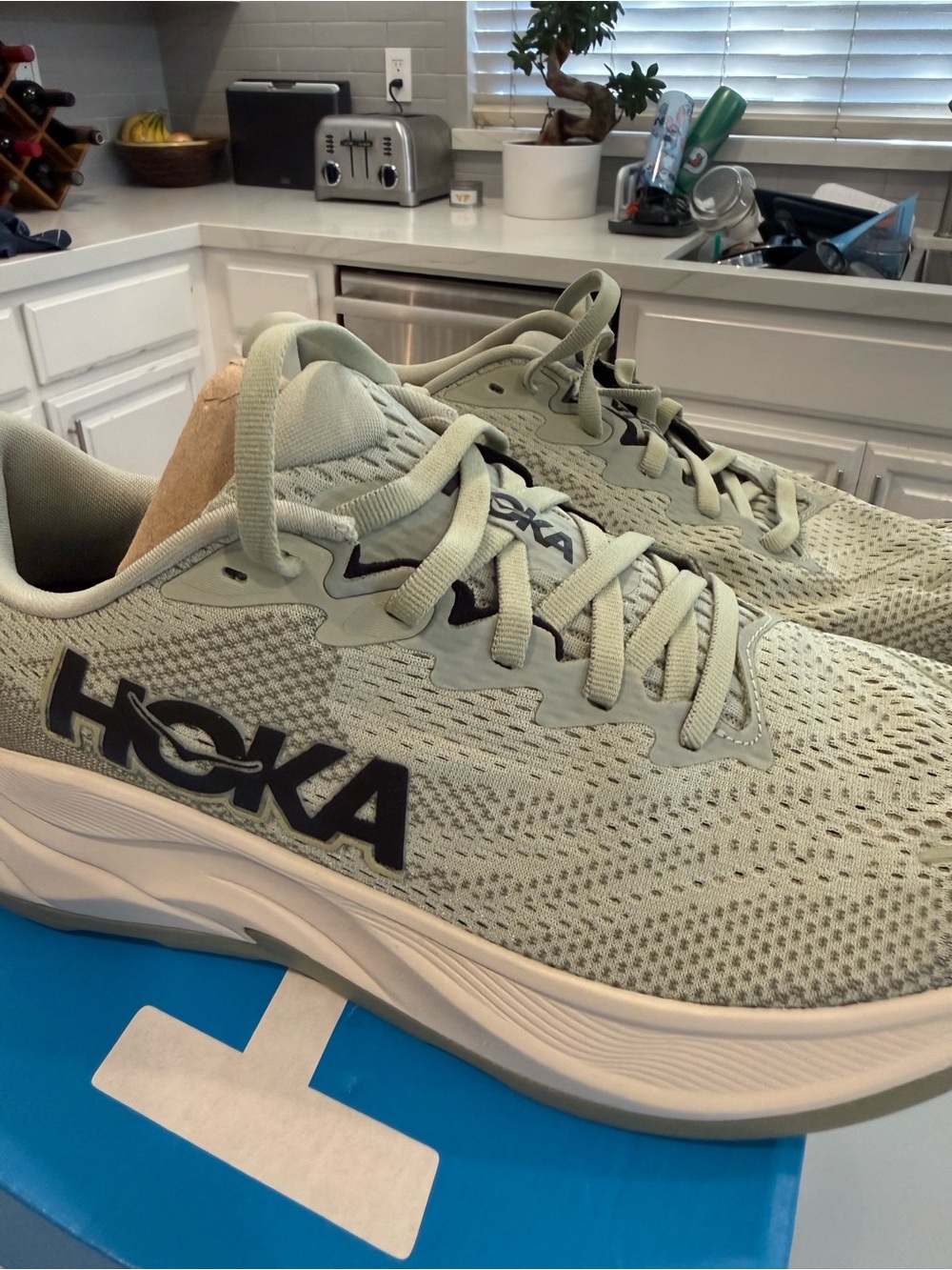HOKA Men's Rincon 4 Running Shoes
Us mens 9.5 - Eucalyptus